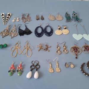 Lot of 21 pairs of earrings